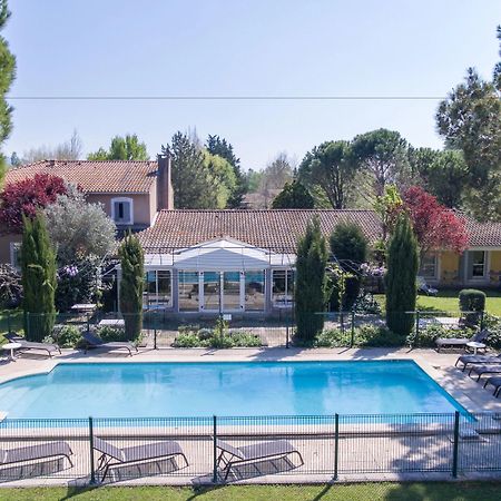 Sowell Hotels Domaine De La Petite Isle LʼIsle-sur-la-Sorgue Esterno foto