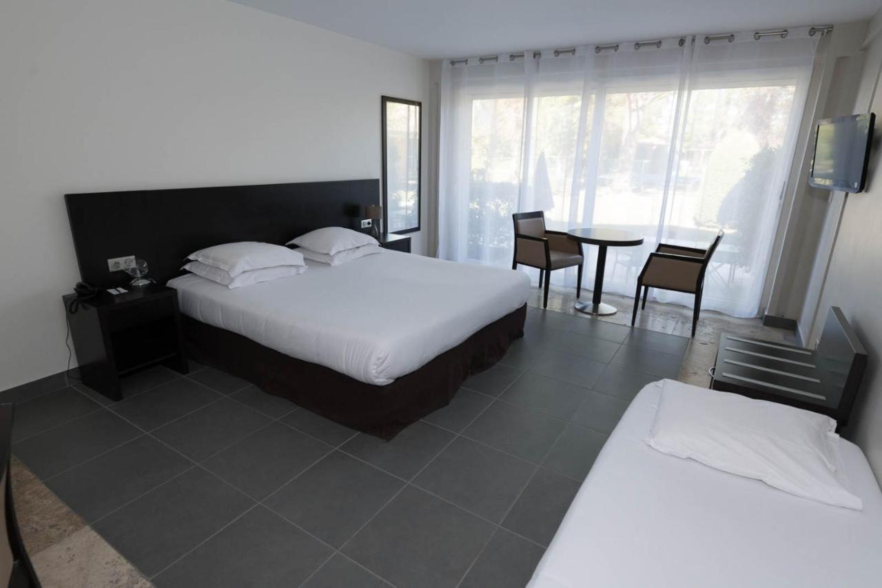 Sowell Hotels Domaine De La Petite Isle LʼIsle-sur-la-Sorgue Esterno foto