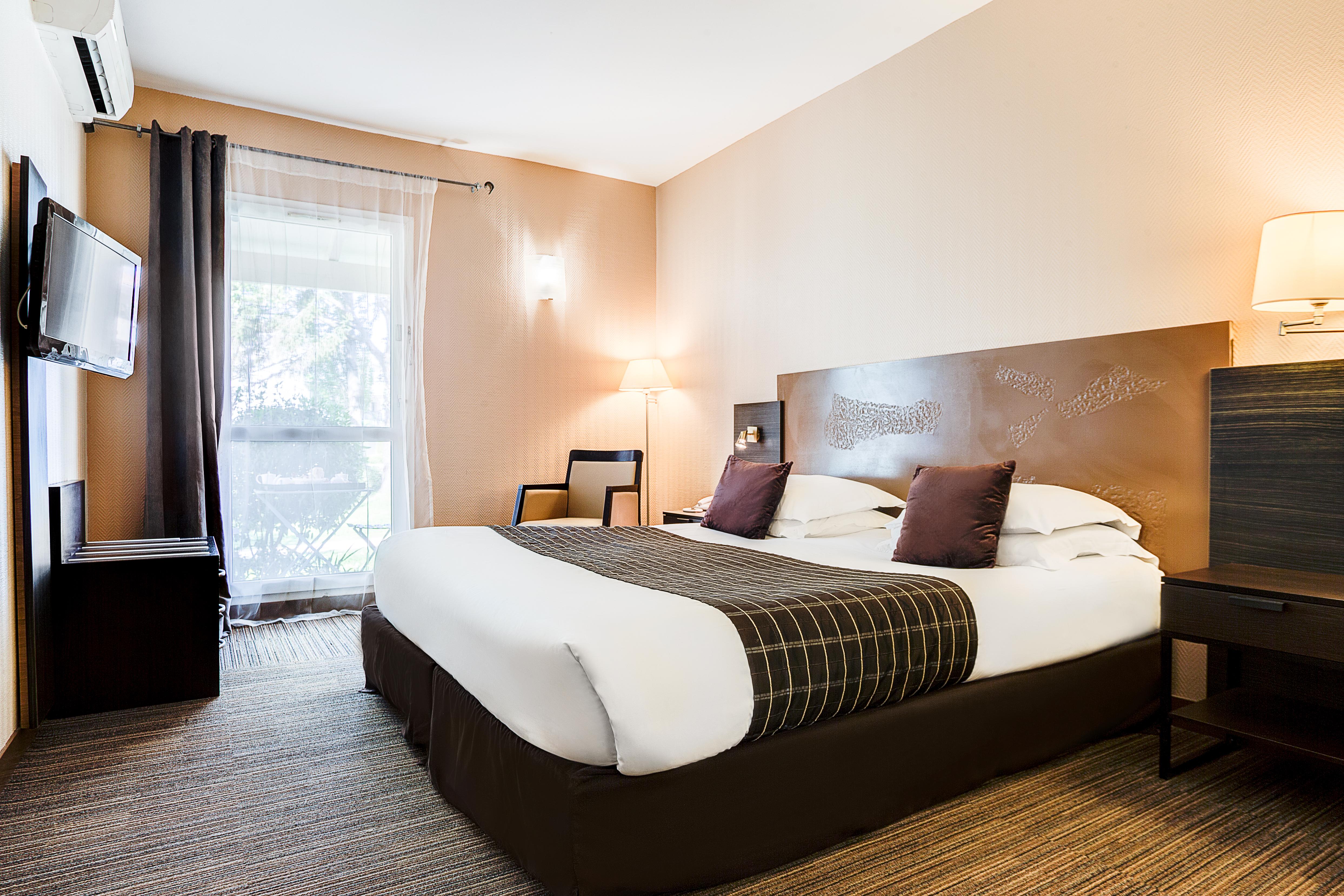 Sowell Hotels Domaine De La Petite Isle LʼIsle-sur-la-Sorgue Esterno foto
