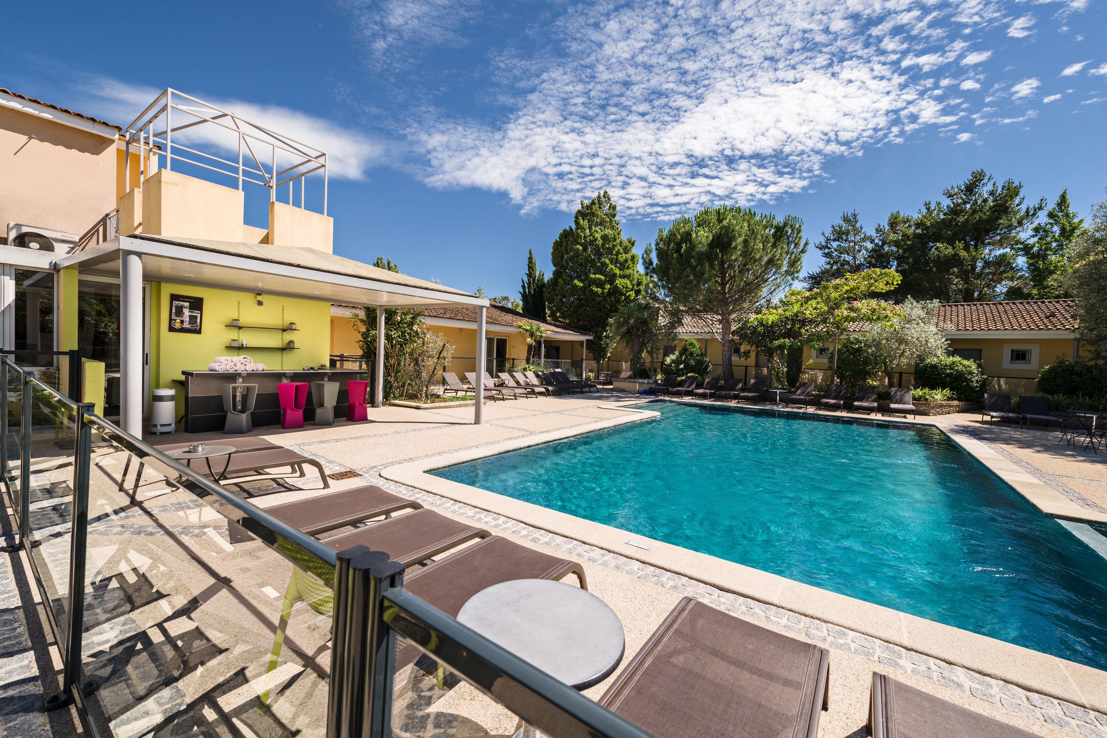 Sowell Hotels Domaine De La Petite Isle LʼIsle-sur-la-Sorgue Esterno foto
