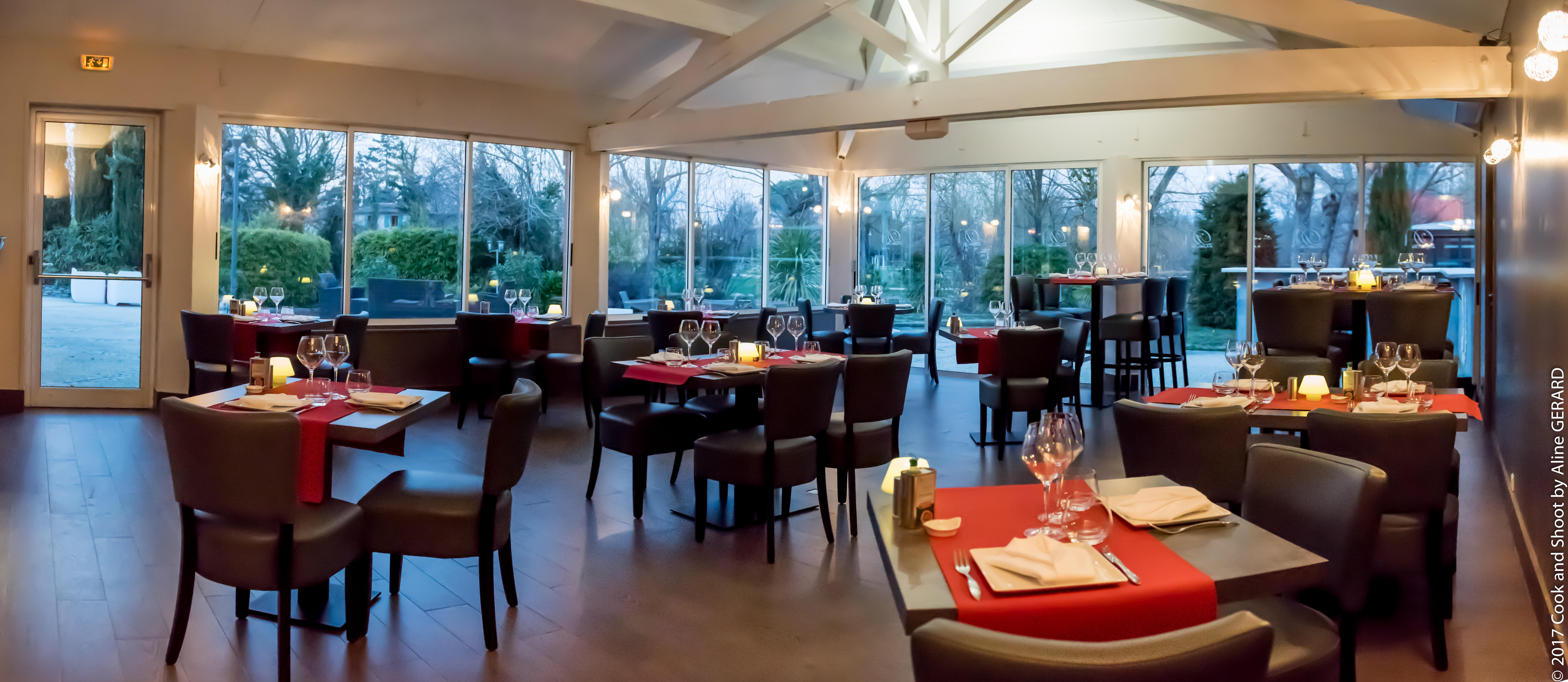 Sowell Hotels Domaine De La Petite Isle LʼIsle-sur-la-Sorgue Esterno foto