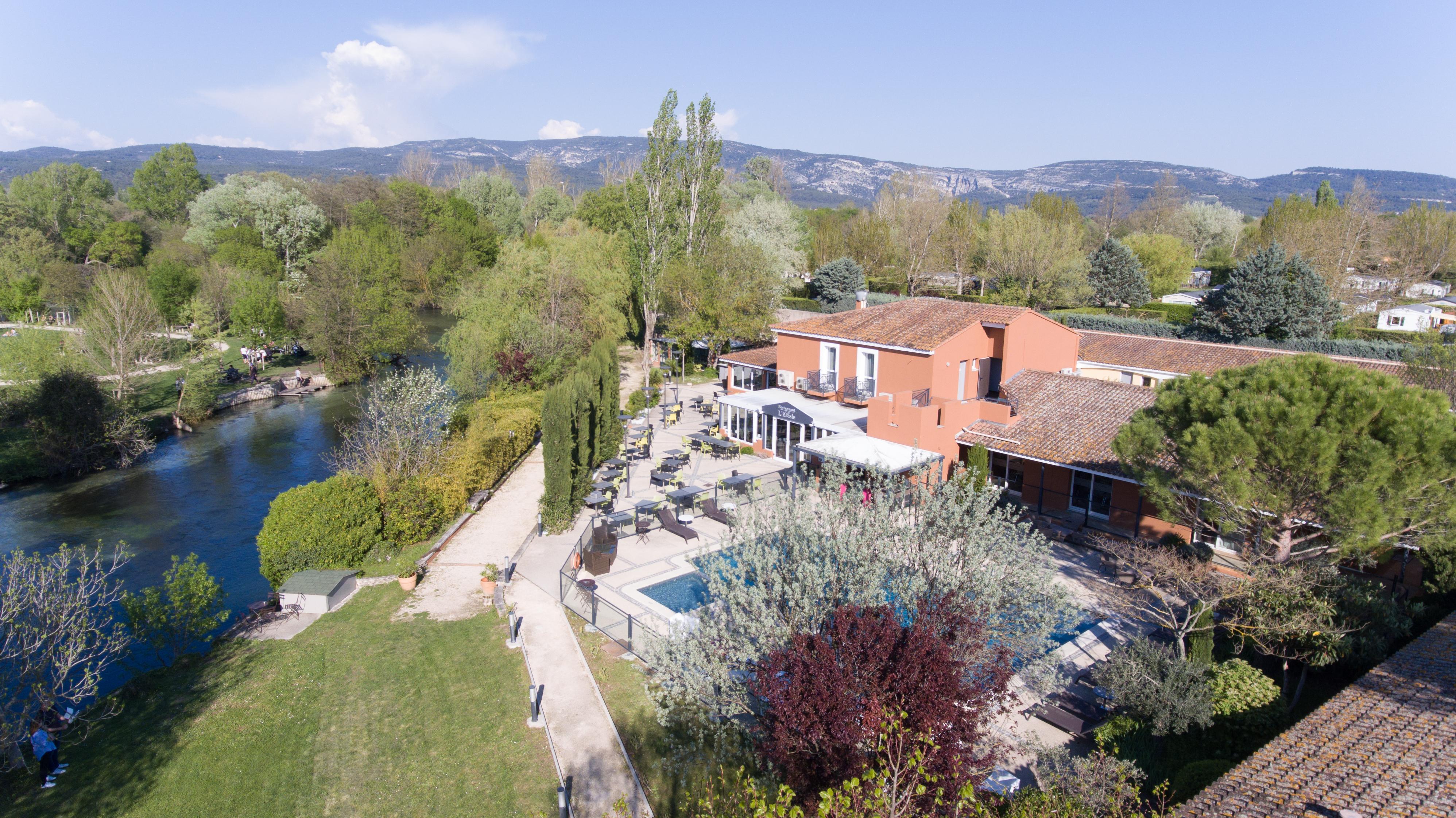 Sowell Hotels Domaine De La Petite Isle LʼIsle-sur-la-Sorgue Esterno foto