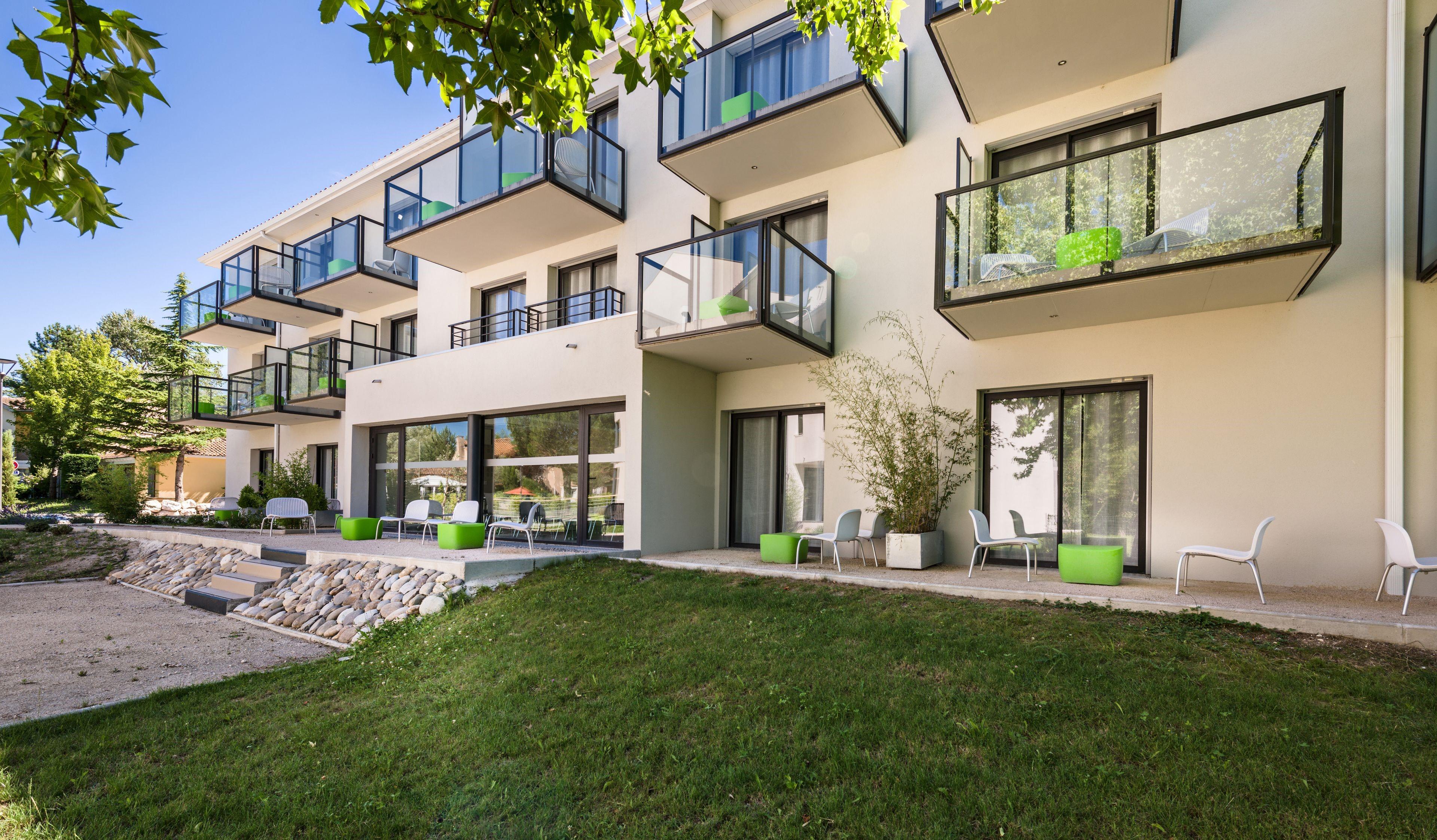 Sowell Hotels Domaine De La Petite Isle LʼIsle-sur-la-Sorgue Esterno foto