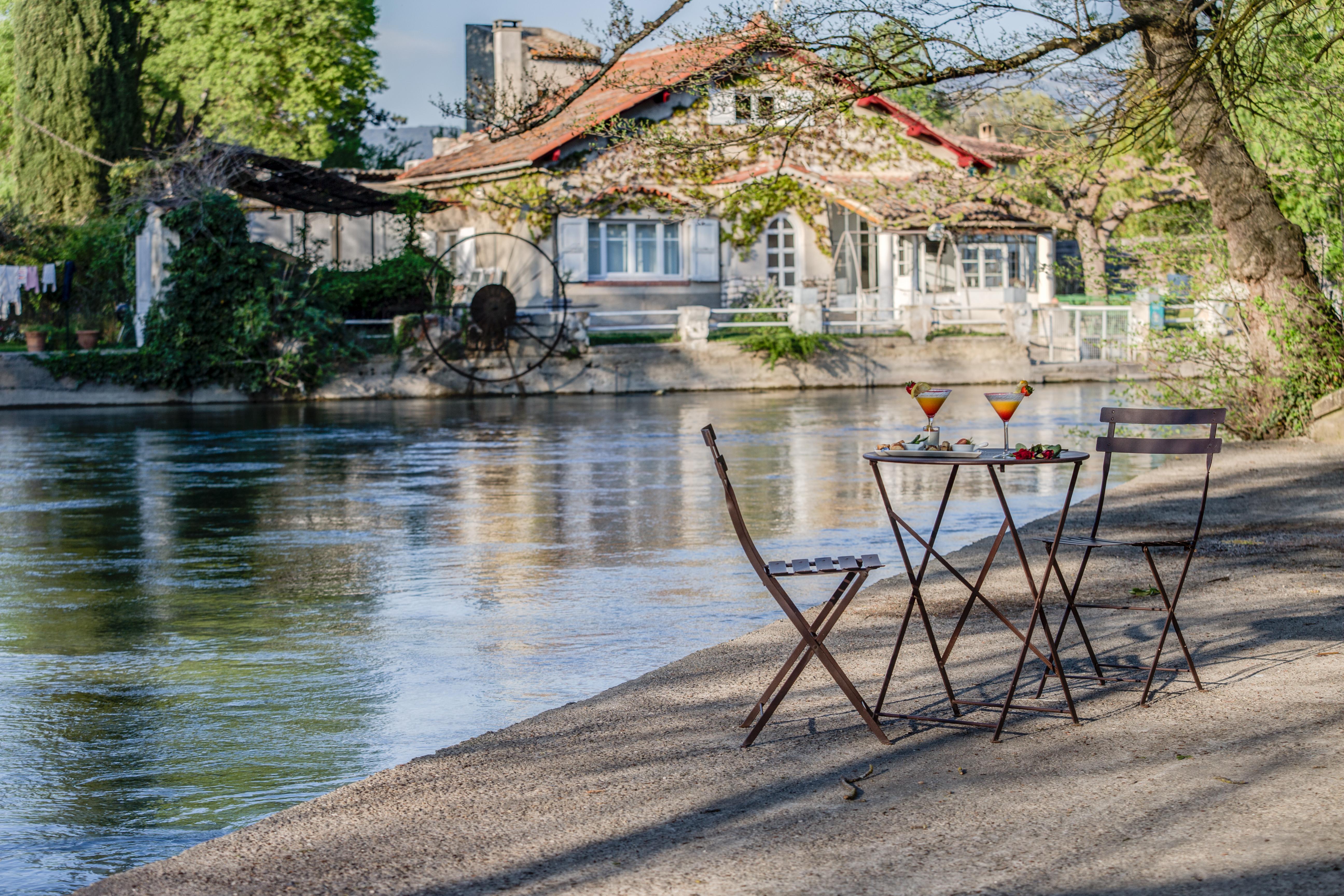 Sowell Hotels Domaine De La Petite Isle LʼIsle-sur-la-Sorgue Esterno foto