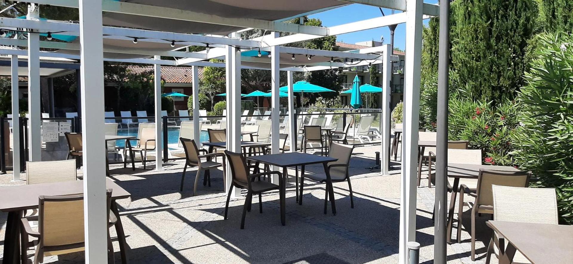 Sowell Hotels Domaine De La Petite Isle LʼIsle-sur-la-Sorgue Esterno foto
